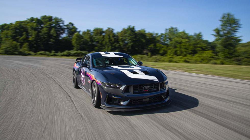 Ντεμπούτο για την πιστάδικη Ford Mustang Dark Horse R